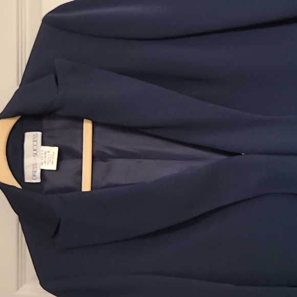 Navy Dress for Success 2 piece suit. Jacket/skirt. Size 6 fits a 4. - Picture 2 of 15